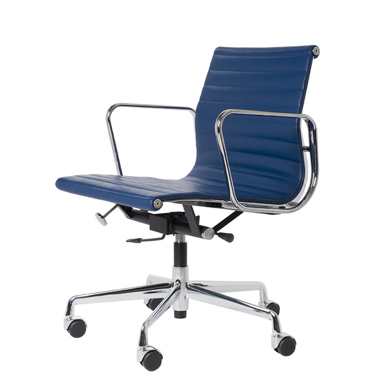 Charles Eames style, Chaise de bureau EA117 cuir bleu
