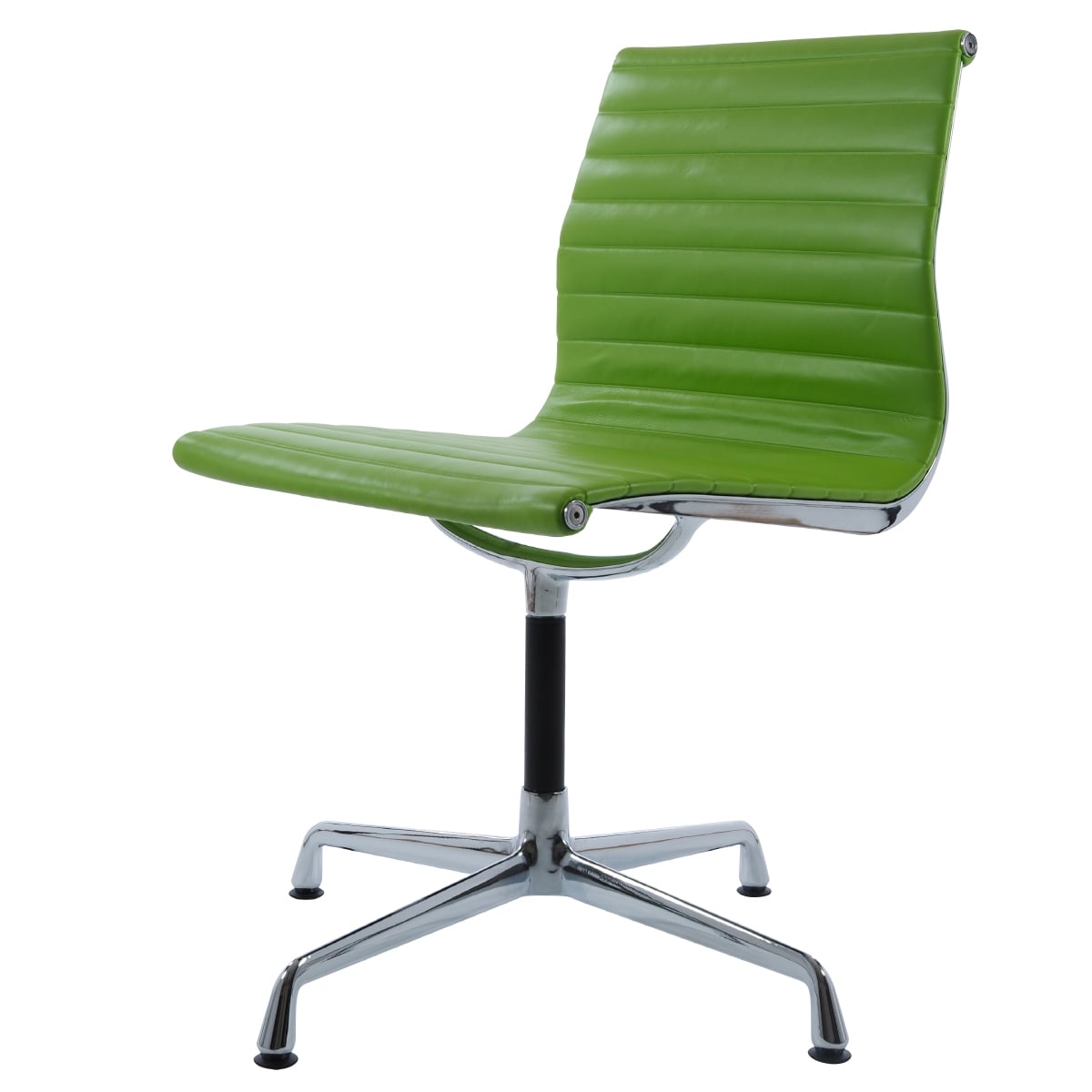 Charles Eames style, Président de la conférence EA105 cuir vert