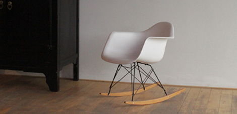 Fauteuil à bascule Eames RAR blanc, design français